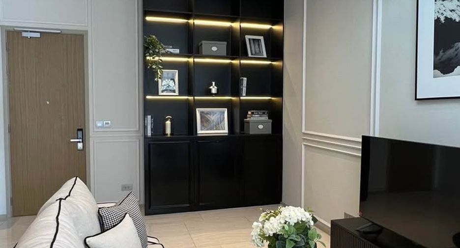 For rent 2 bedrooms condo in Bang Rak, Bangkok