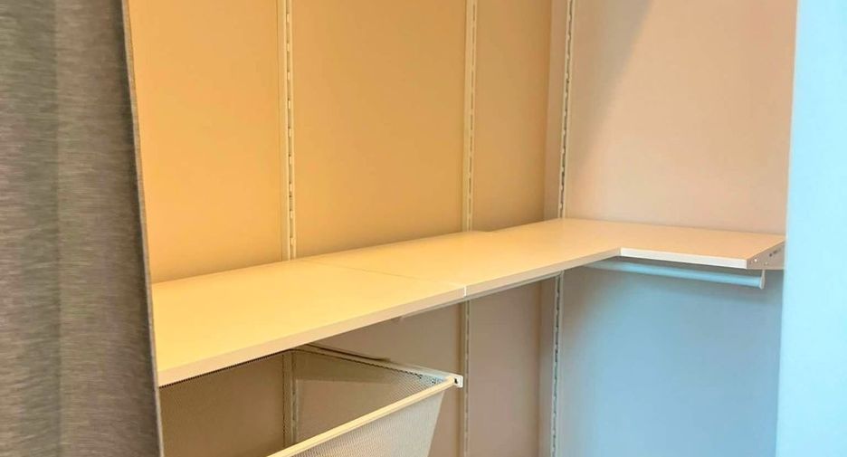 For rent 2 bedrooms condo in Khlong San, Bangkok