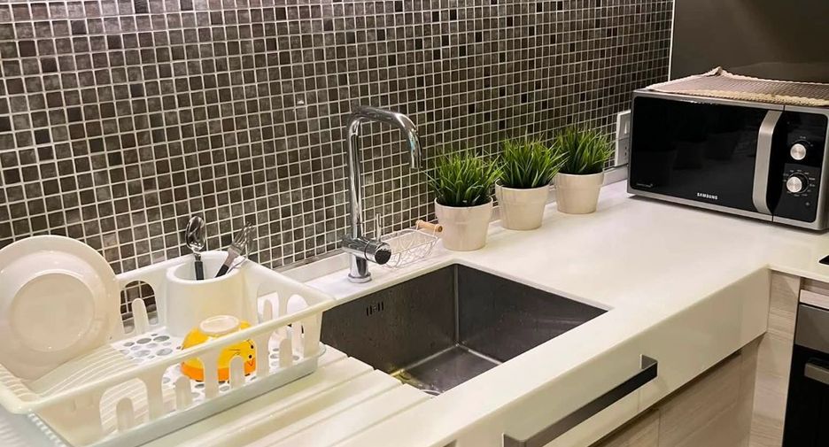 For rent 2 bedrooms condo in Khlong San, Bangkok