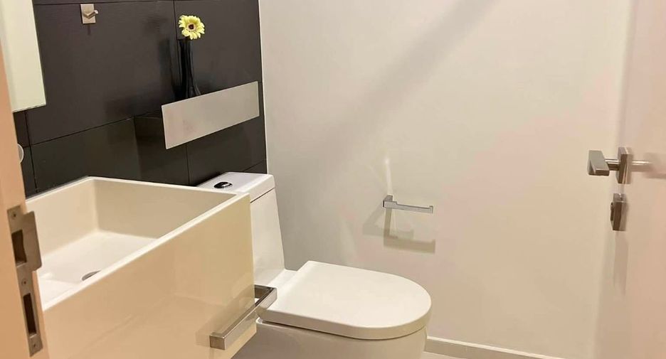 For rent 2 bedrooms condo in Khlong San, Bangkok