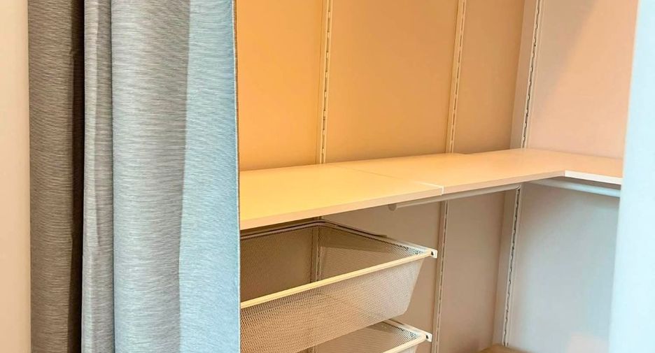 For rent 2 bedrooms condo in Khlong San, Bangkok