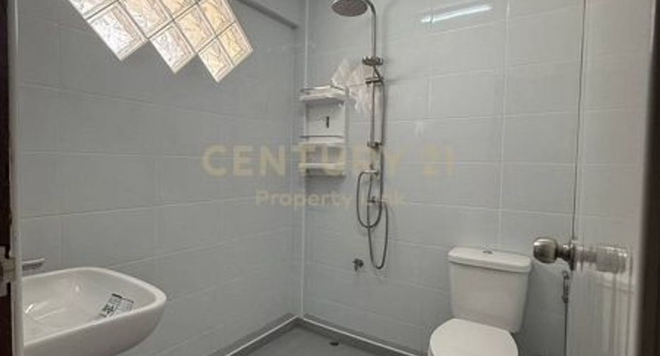 Продажа 5 спальни таунхаус в Ратчатхещи, Бангкок