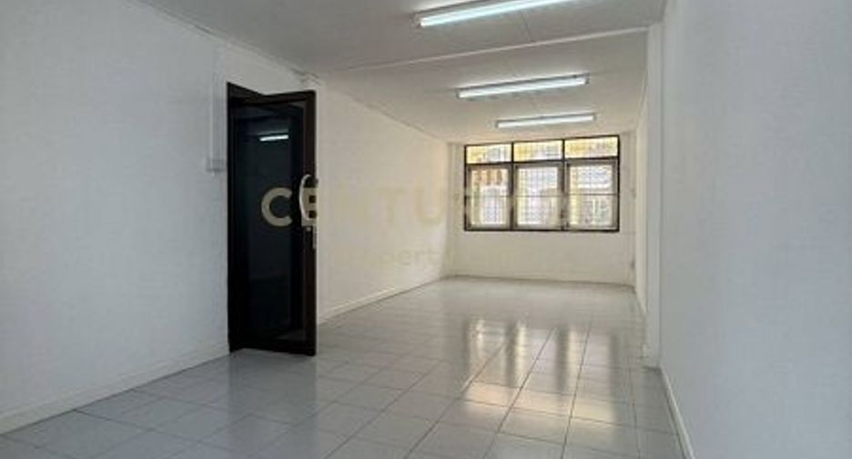 Продажа 5 спальни таунхаус в Ратчатхещи, Бангкок