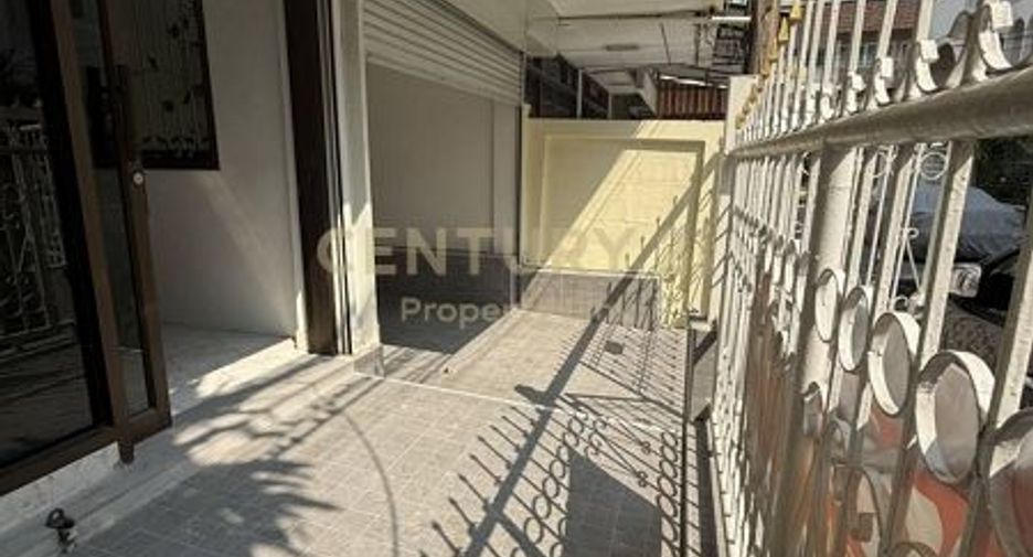 Продажа 5 спальни таунхаус в Ратчатхещи, Бангкок