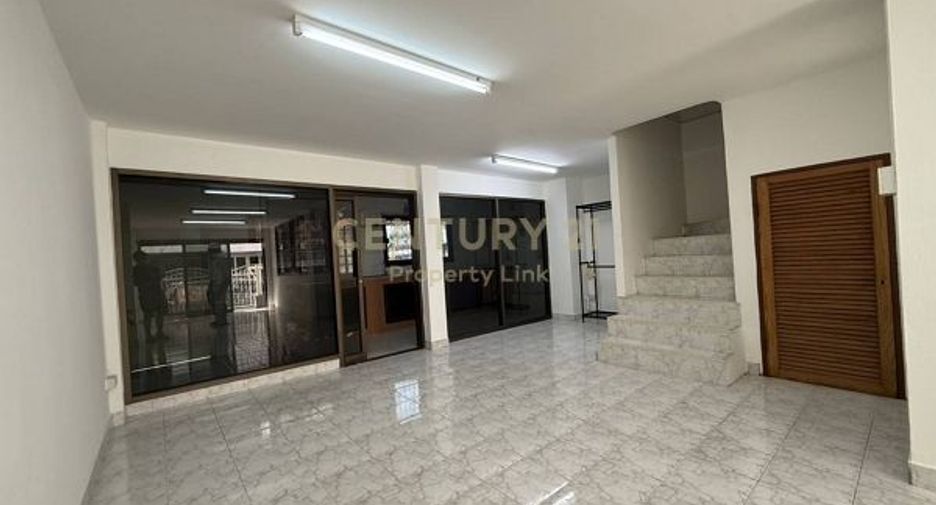 Продажа 5 спальни таунхаус в Ратчатхещи, Бангкок