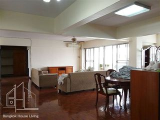 For rent 3 bedrooms apartment in Watthana, Bangkok