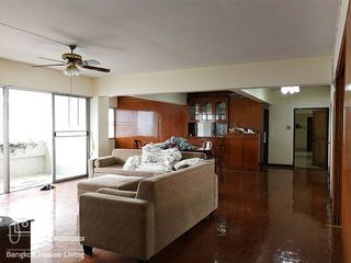 For rent 3 bedrooms apartment in Watthana, Bangkok
