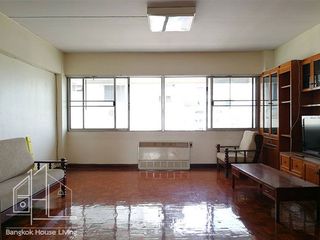 For rent 3 bedrooms apartment in Watthana, Bangkok