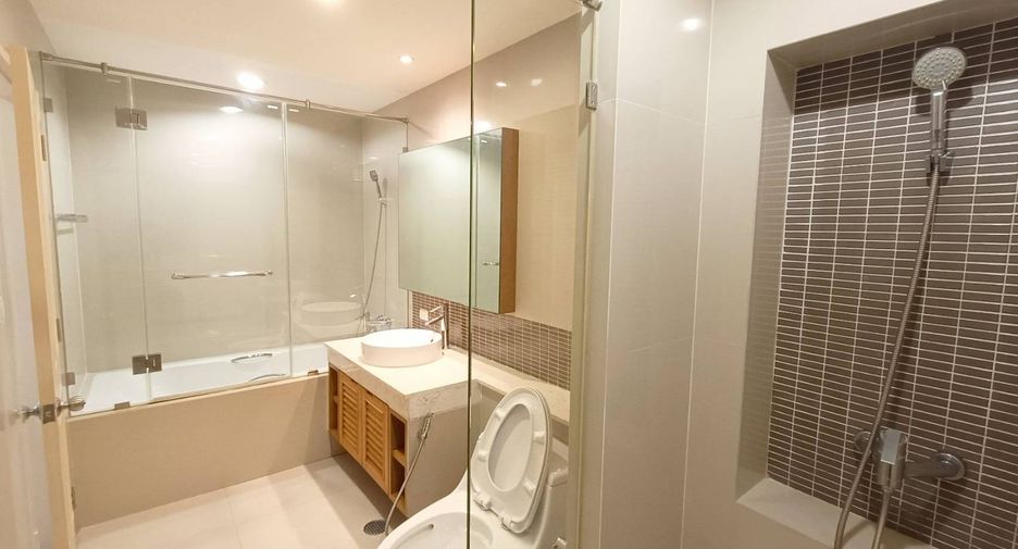 For rent 2 bedrooms condo in Watthana, Bangkok