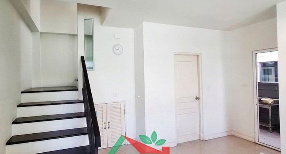 Casa adosada en venta de 3 habitaciones en Lat Krabang, Bangkok