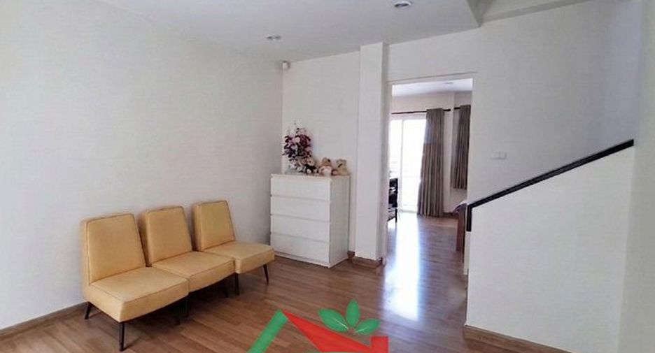 Casa adosada en venta de 3 habitaciones en Lat Krabang, Bangkok
