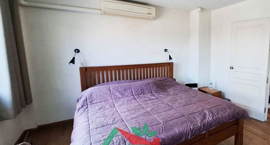 Casa adosada en venta de 3 habitaciones en Lat Krabang, Bangkok