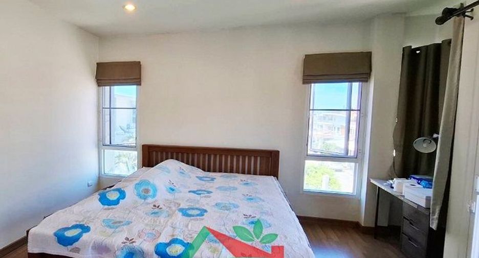 Casa adosada en venta de 3 habitaciones en Lat Krabang, Bangkok