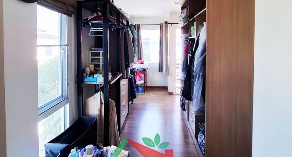 Casa adosada en venta de 3 habitaciones en Lat Krabang, Bangkok