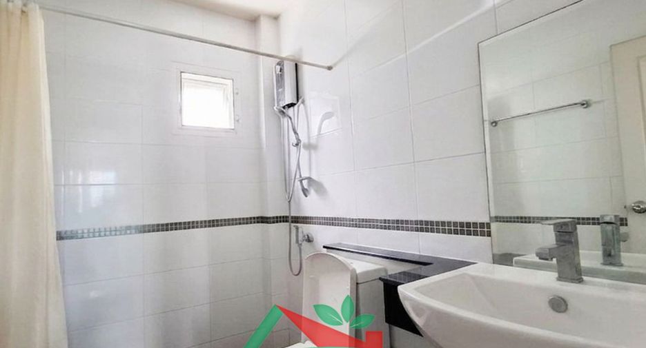 Casa adosada en venta de 3 habitaciones en Lat Krabang, Bangkok