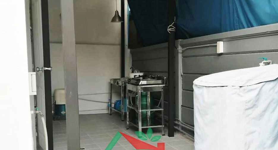 Casa adosada en venta de 3 habitaciones en Lat Krabang, Bangkok