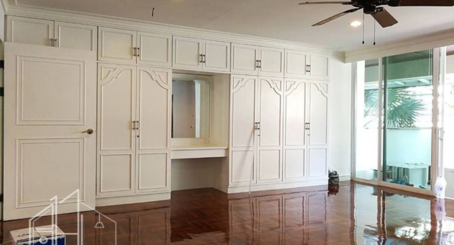 ให้เช่า 4 ห้องนอน คอนโด ใน คลองเตย, กรุงเทพฯ