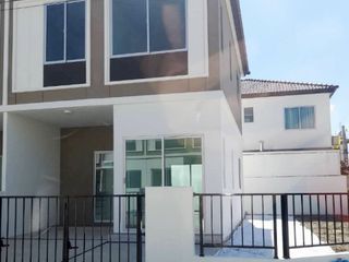 À vendre 3 chambres maison de ville à Bang Phli, Samut Prakan