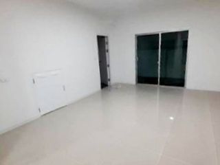 À vendre 3 chambres maison de ville à Bang Phli, Samut Prakan
