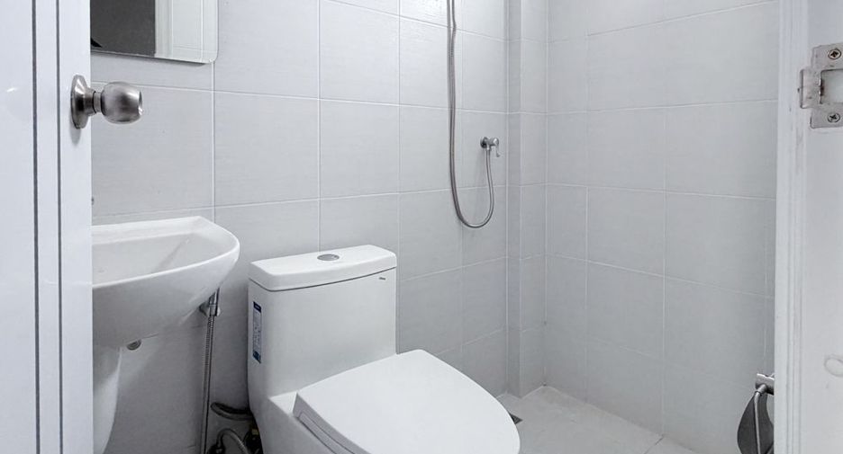Local comercial en alquiler de 4 habitaciones en Mueang Nonthaburi, Nonthaburi