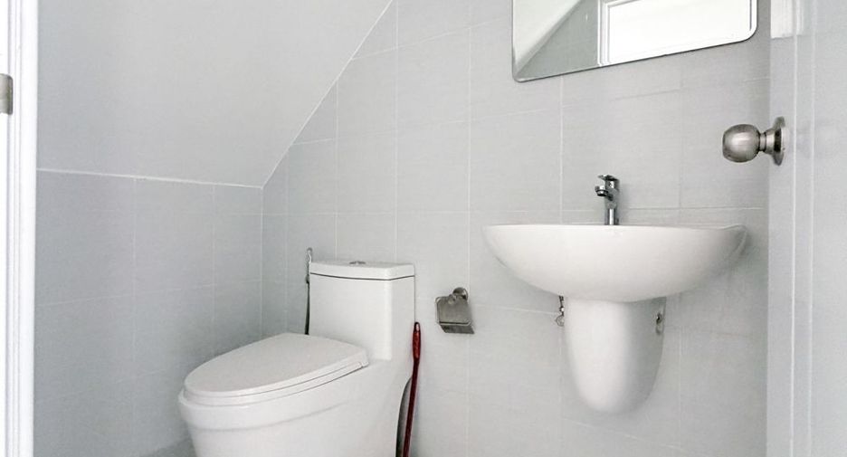 Local comercial en alquiler de 4 habitaciones en Mueang Nonthaburi, Nonthaburi