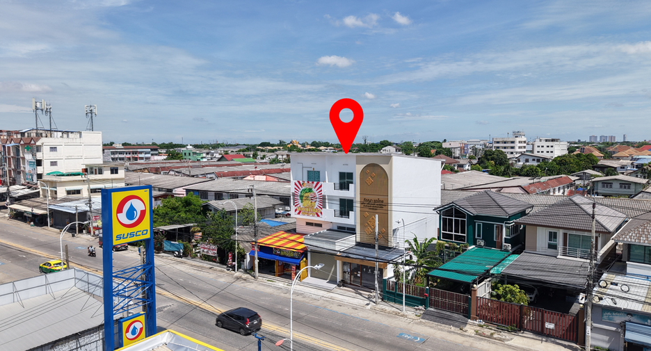 Local comercial en alquiler de 4 habitaciones en Mueang Nonthaburi, Nonthaburi