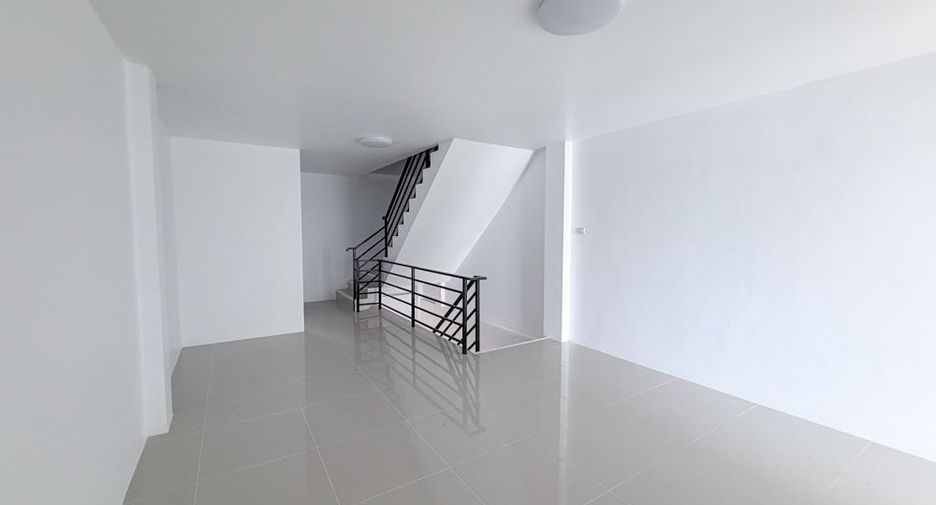 Local comercial en alquiler de 4 habitaciones en Mueang Nonthaburi, Nonthaburi