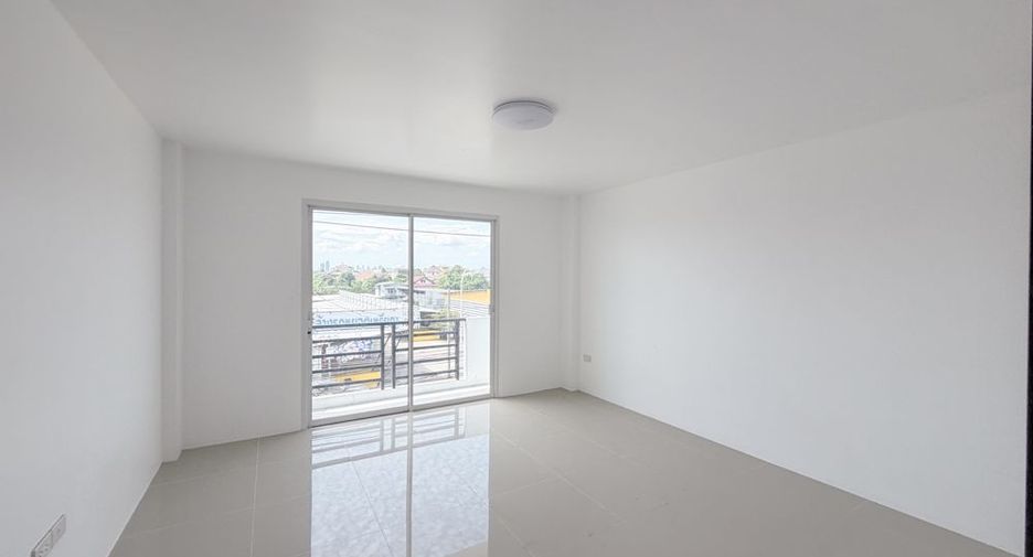 Local comercial en alquiler de 4 habitaciones en Mueang Nonthaburi, Nonthaburi