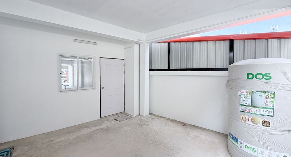 Local comercial en alquiler de 4 habitaciones en Mueang Nonthaburi, Nonthaburi