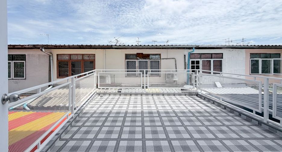 Local comercial en alquiler de 4 habitaciones en Mueang Nonthaburi, Nonthaburi