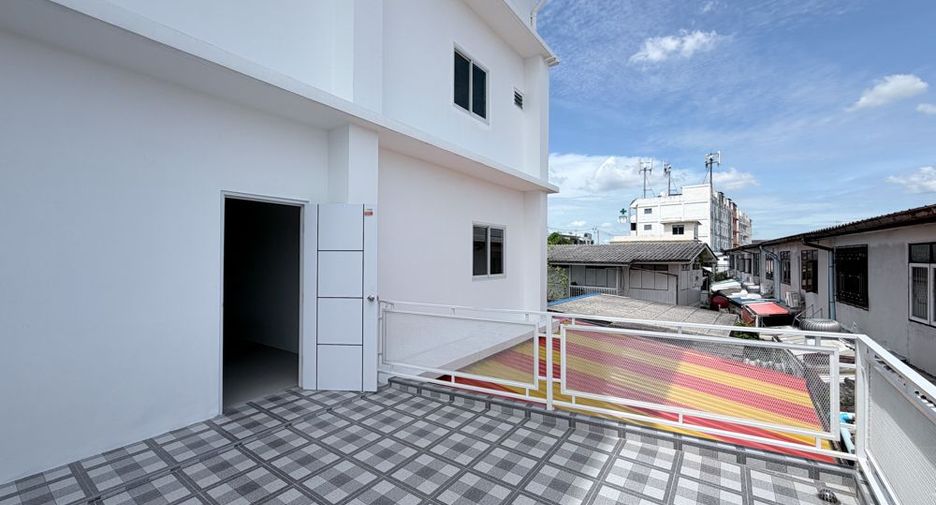 Local comercial en alquiler de 4 habitaciones en Mueang Nonthaburi, Nonthaburi