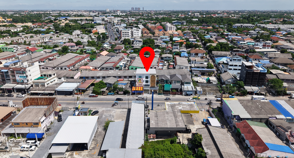 Local comercial en alquiler de 4 habitaciones en Mueang Nonthaburi, Nonthaburi