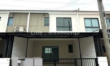 Продажа 3 спальни таунхаус в Сапхан Сунг, Бангкок