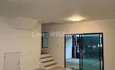 For sale 3 bedrooms townhouse in Saphan Sung, Bangkok