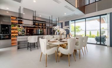 For sale 5 bedrooms house in East Pattaya, Pattaya