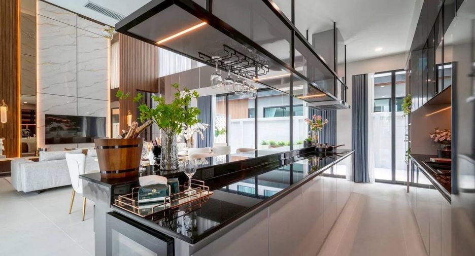 For sale 5 bedrooms house in East Pattaya, Pattaya