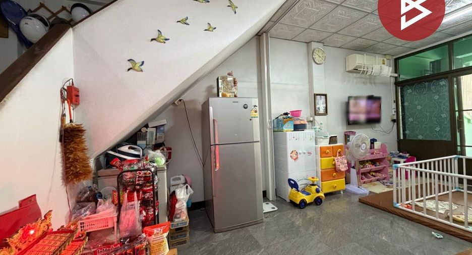 Reihenhaus zum Kauf mit 3 Zimmer in Thung Khru, Bangkok