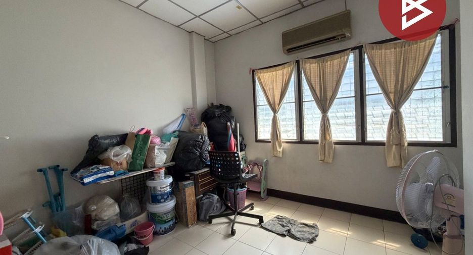 Reihenhaus zum Kauf mit 3 Zimmer in Thung Khru, Bangkok