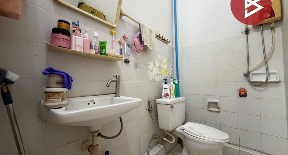 Reihenhaus zum Kauf mit 3 Zimmer in Thung Khru, Bangkok