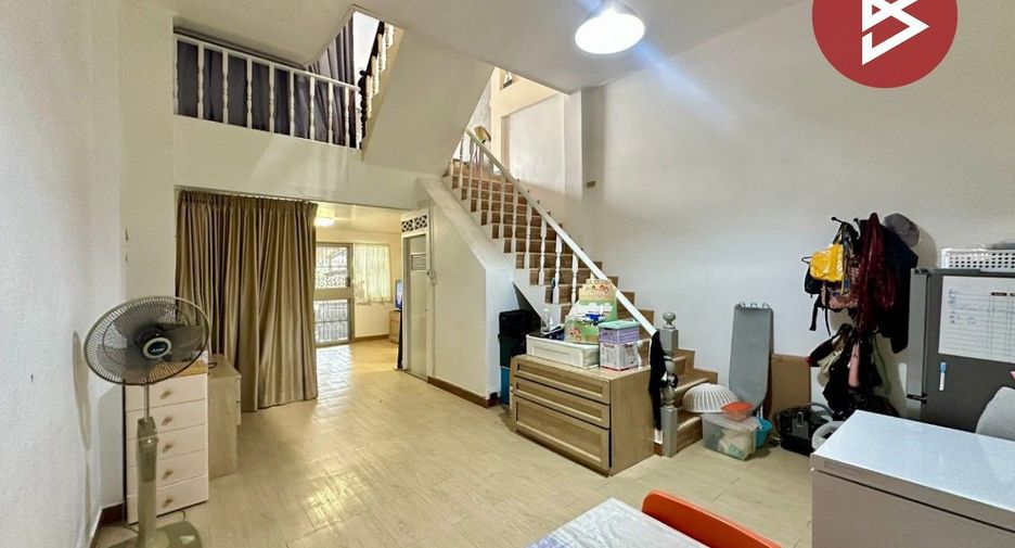 For sale 4 bedrooms townhouse in Mueang Samut Prakan, Samut Prakan