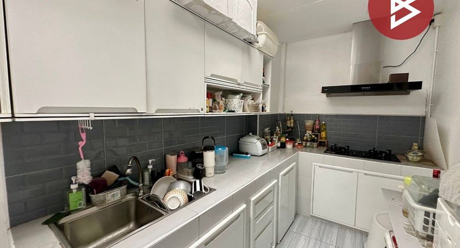 For sale 4 bedrooms townhouse in Mueang Samut Prakan, Samut Prakan
