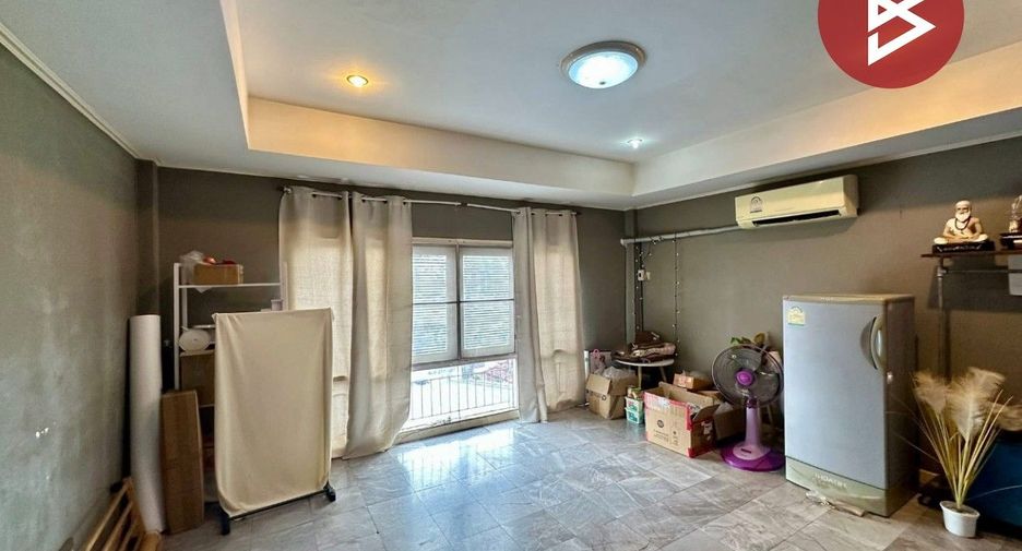 For sale 4 bedrooms townhouse in Mueang Samut Prakan, Samut Prakan