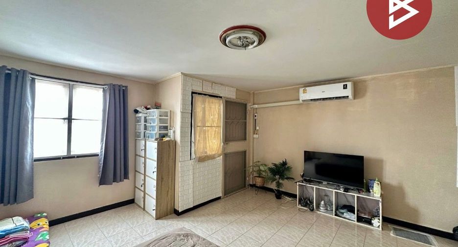 For sale 4 bedrooms townhouse in Mueang Samut Prakan, Samut Prakan