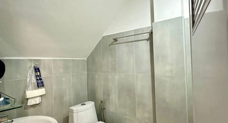 For sale 4 bedrooms townhouse in Mueang Samut Prakan, Samut Prakan