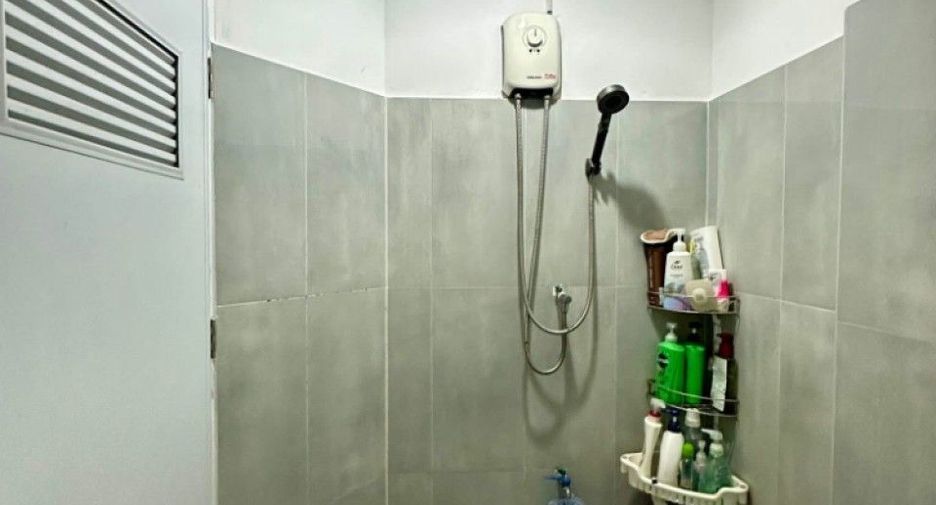 For sale 4 bedrooms townhouse in Mueang Samut Prakan, Samut Prakan