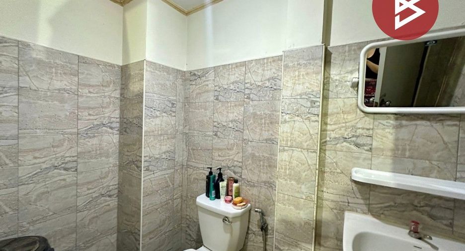 For sale 4 bedrooms townhouse in Mueang Samut Prakan, Samut Prakan