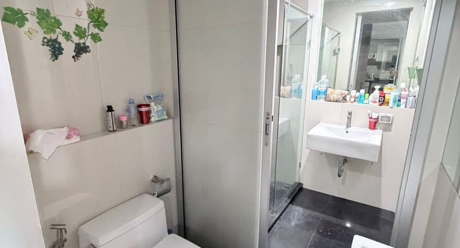 For rent 2 bedrooms condo in Sathon, Bangkok