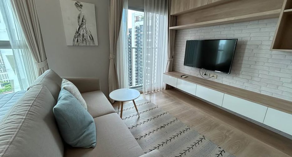 For rent 2 bedrooms condo in Huai Khwang, Bangkok