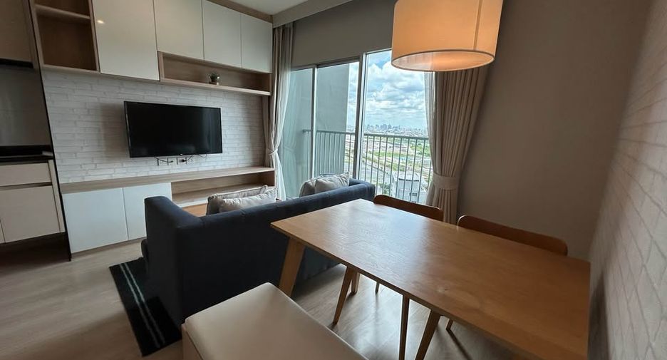 For rent 2 bedrooms condo in Huai Khwang, Bangkok