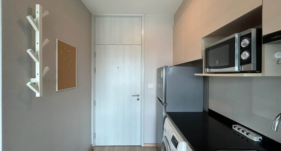 For rent 2 bedrooms condo in Huai Khwang, Bangkok